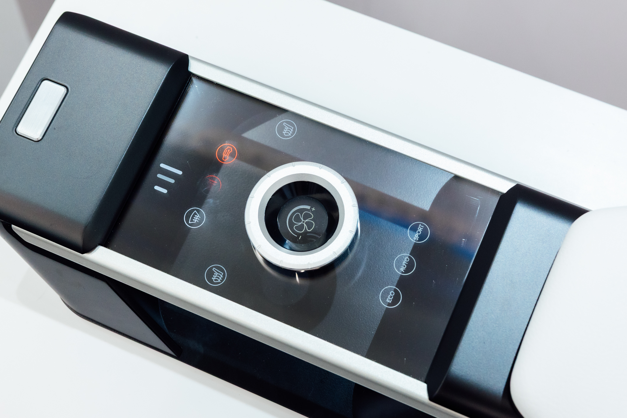 �ԘO��(ji��n)�O(sh��)Ӌ(j��)�����CrystalSense Console����������օ^(q��)����(l��i)��(chu��ng)��ͻ�ƣ��������[���ں�(ji��n)�s�����^�У������ÑҸ�ʽ���o���䲣������c����(d��ng)�|�X(ju��)��?�����|�E���|݅���ֹ���r������ṩֱ�������h(yu��n)���Ļ������?��